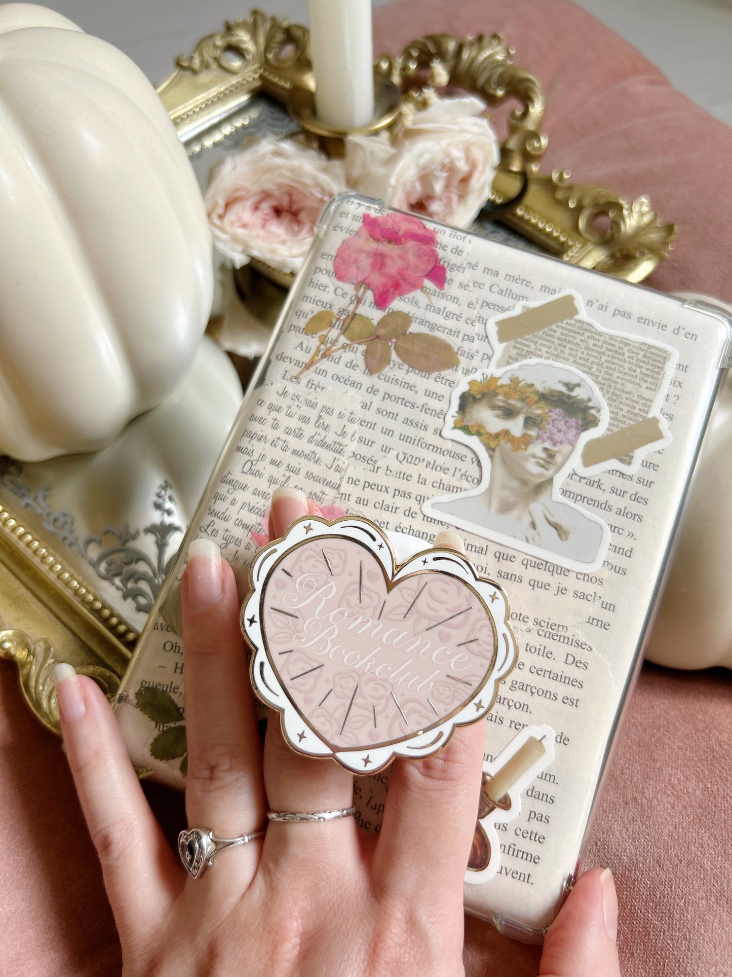 Romance Bookclub magnetic grip holder