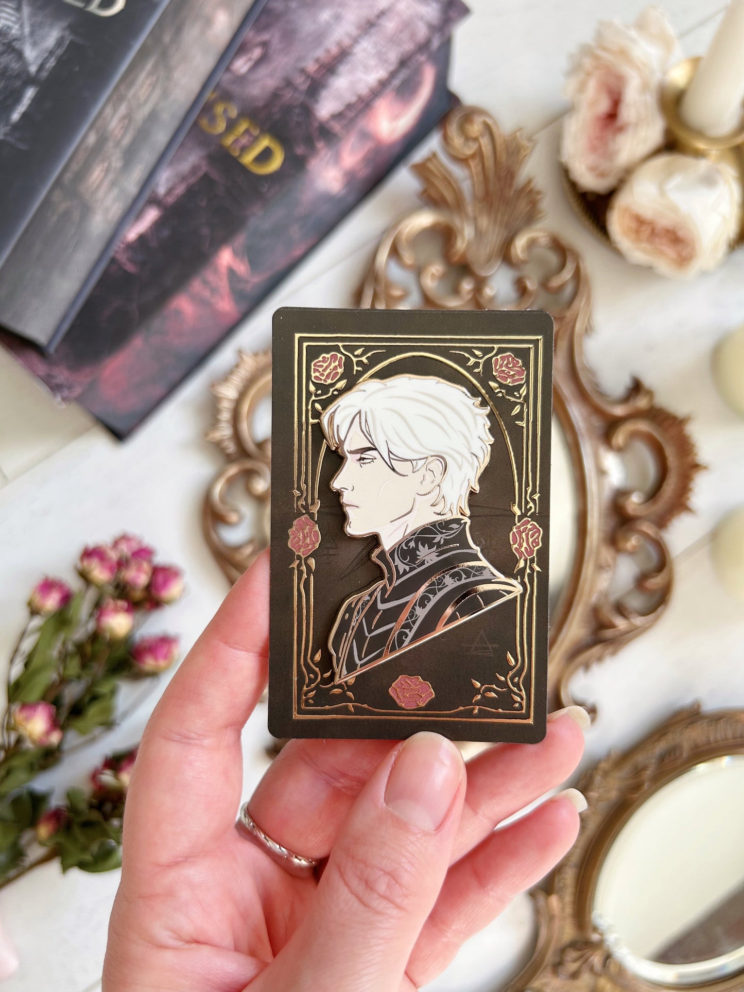 Helena & Kaine profiles pins set