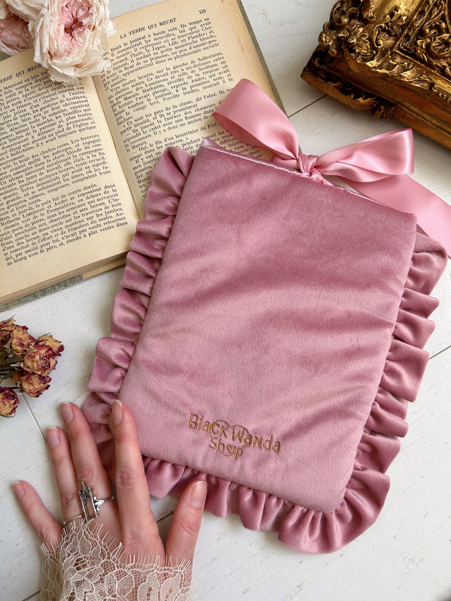 Romantasy e-reader sleeves