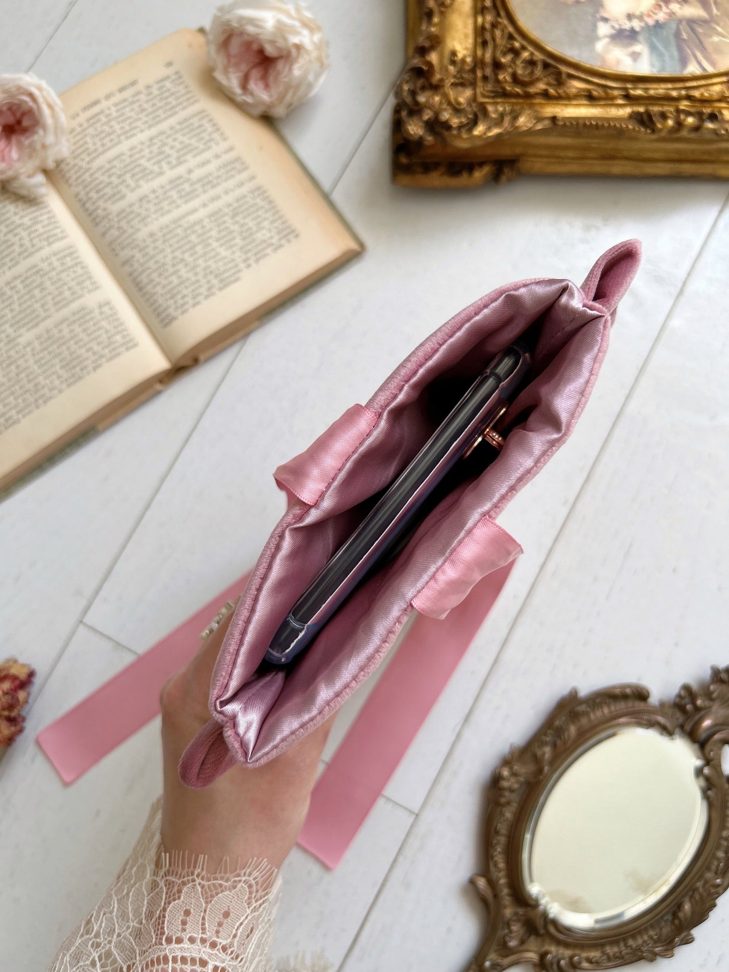 Romantasy e-reader sleeves
