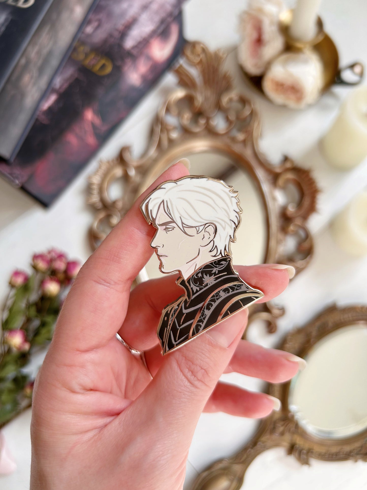 Helena & Kaine profiles pins set