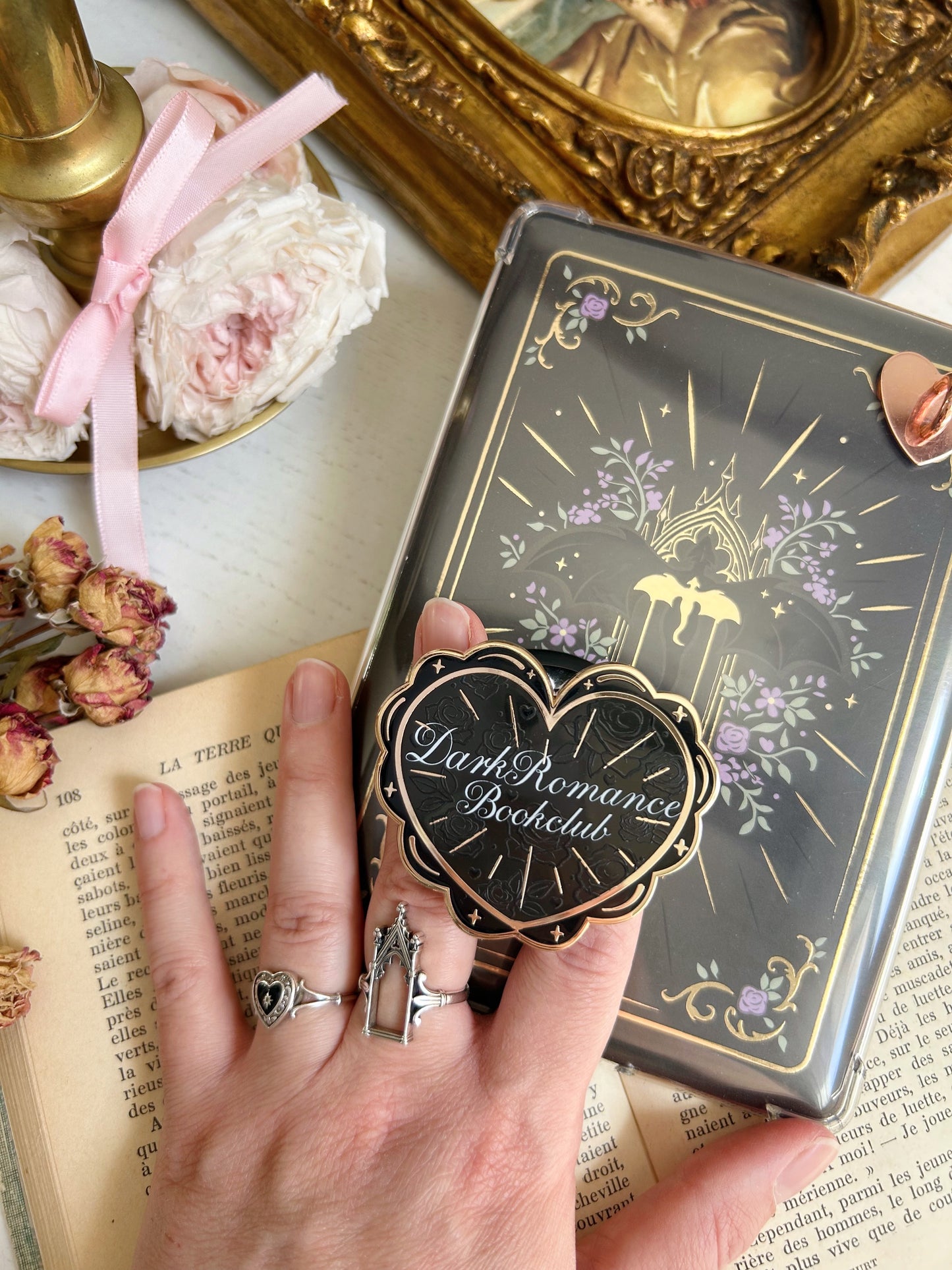 PRE ORDER - Dark Romance Bookclub magnetic grip holder