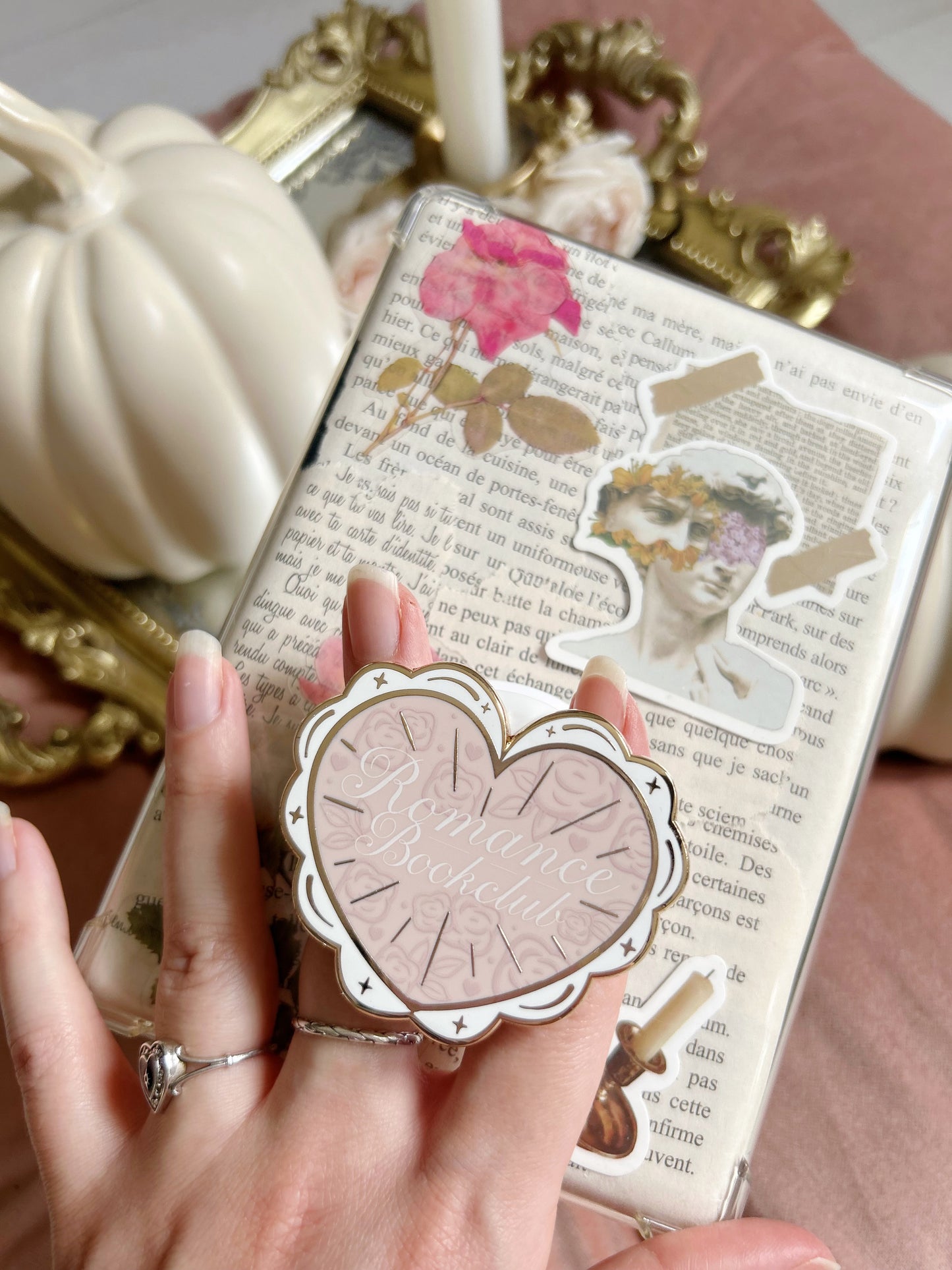 Romance Bookclub magnetic grip holder