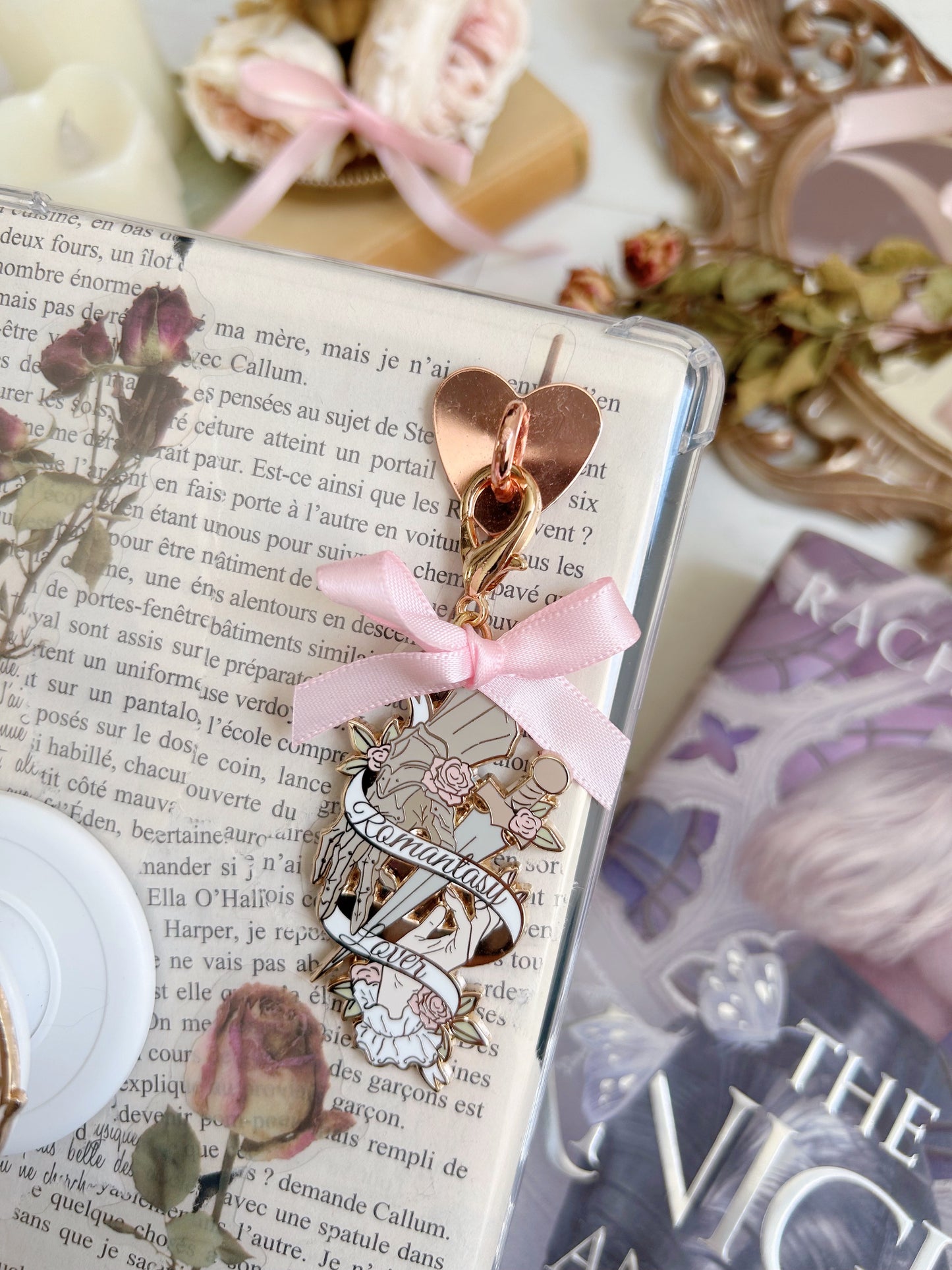 Romantasy Lover keychains