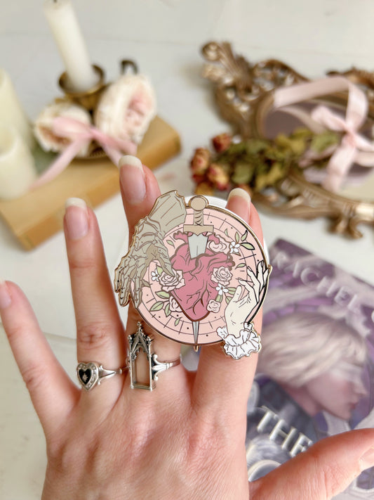 Romantasy magnetic grip holder