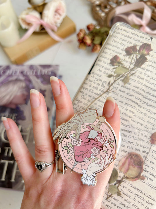 Romantasy magnetic grip holder