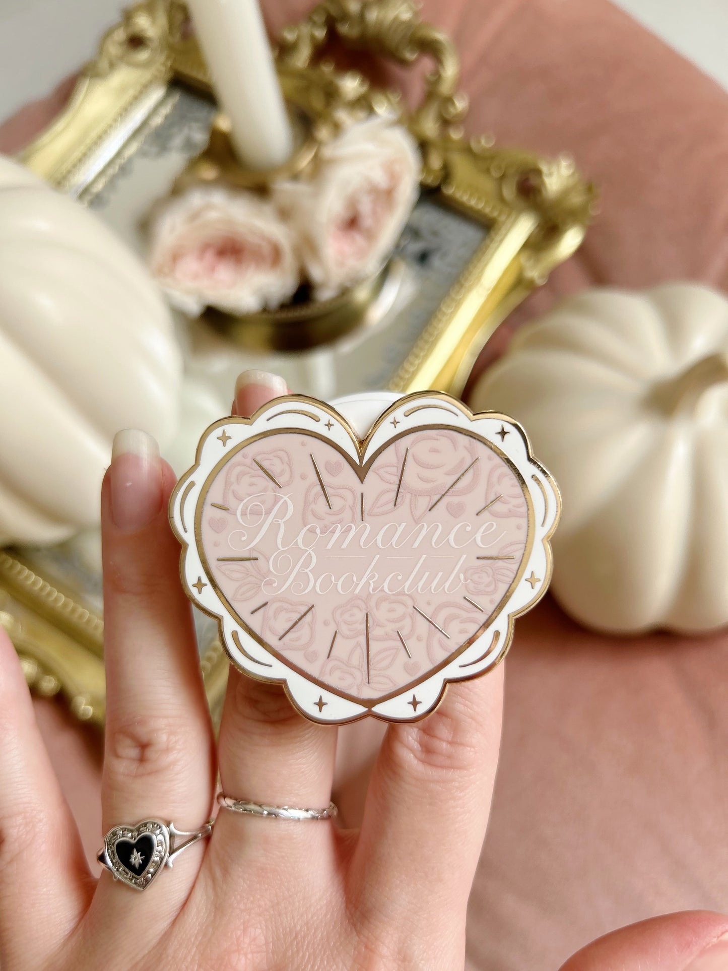 Romance Bookclub magnetic grip holder