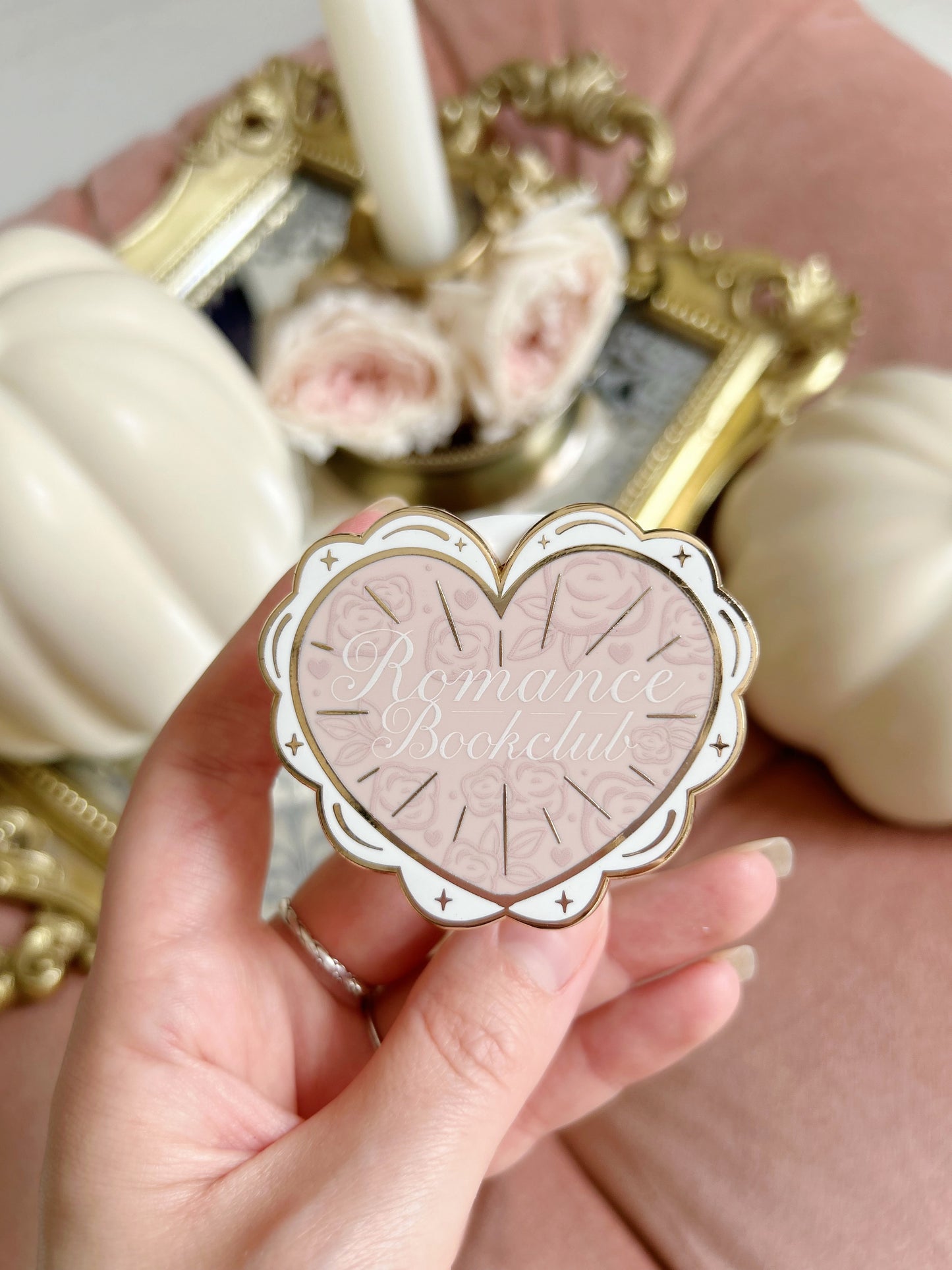 Romance Bookclub magnetic grip holder