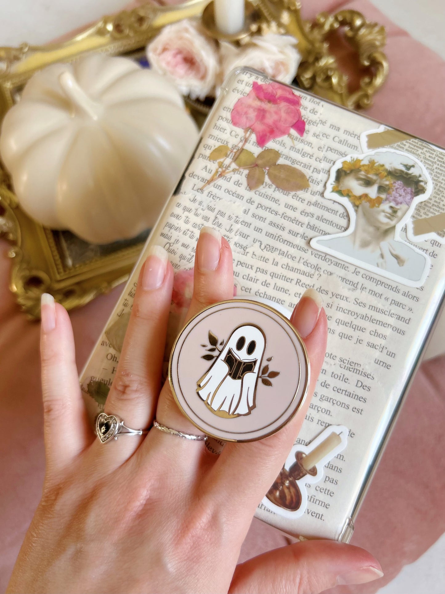 Pink Reading ghost magnetic grip holder