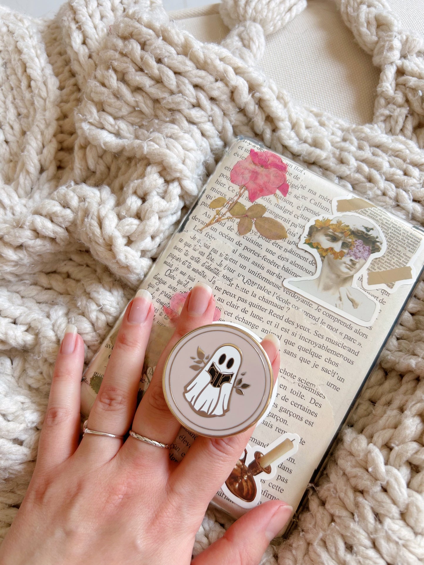 Pink Reading ghost magnetic grip holder