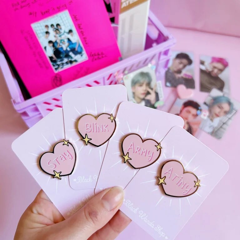 Kpop hearts pins