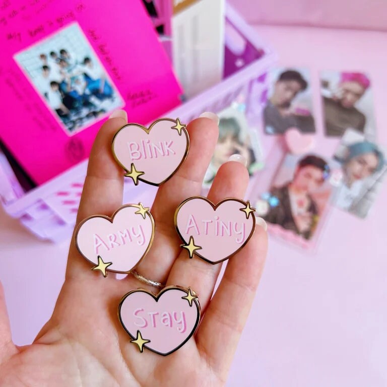 Kpop hearts pins