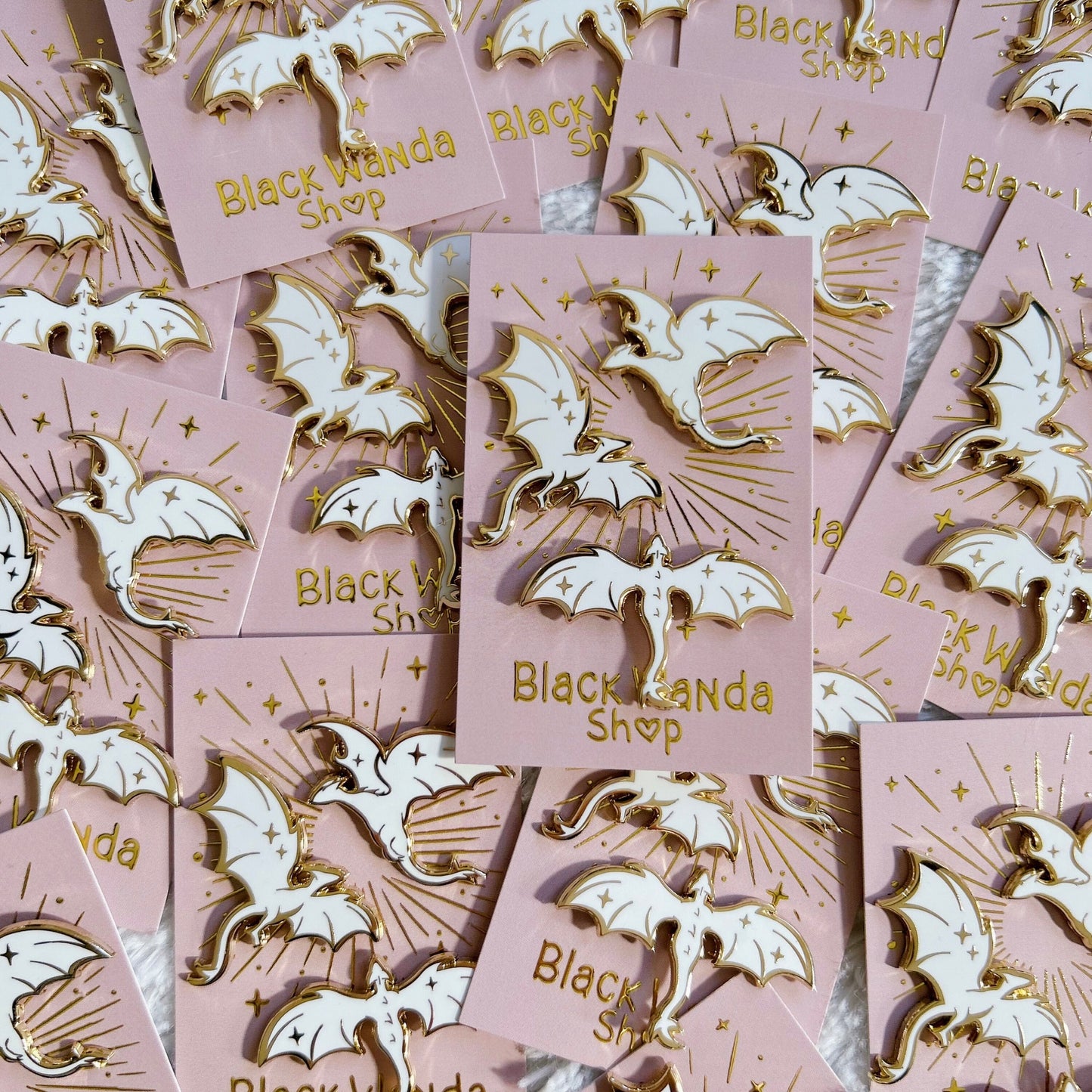Dragons pins set black or white