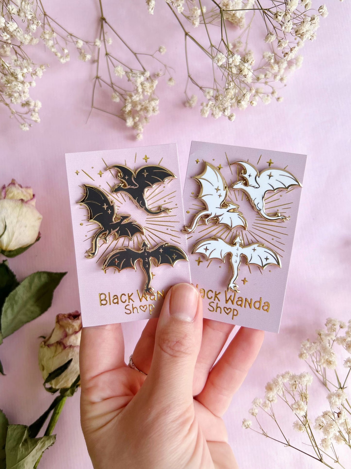 Dragons pins set black or white