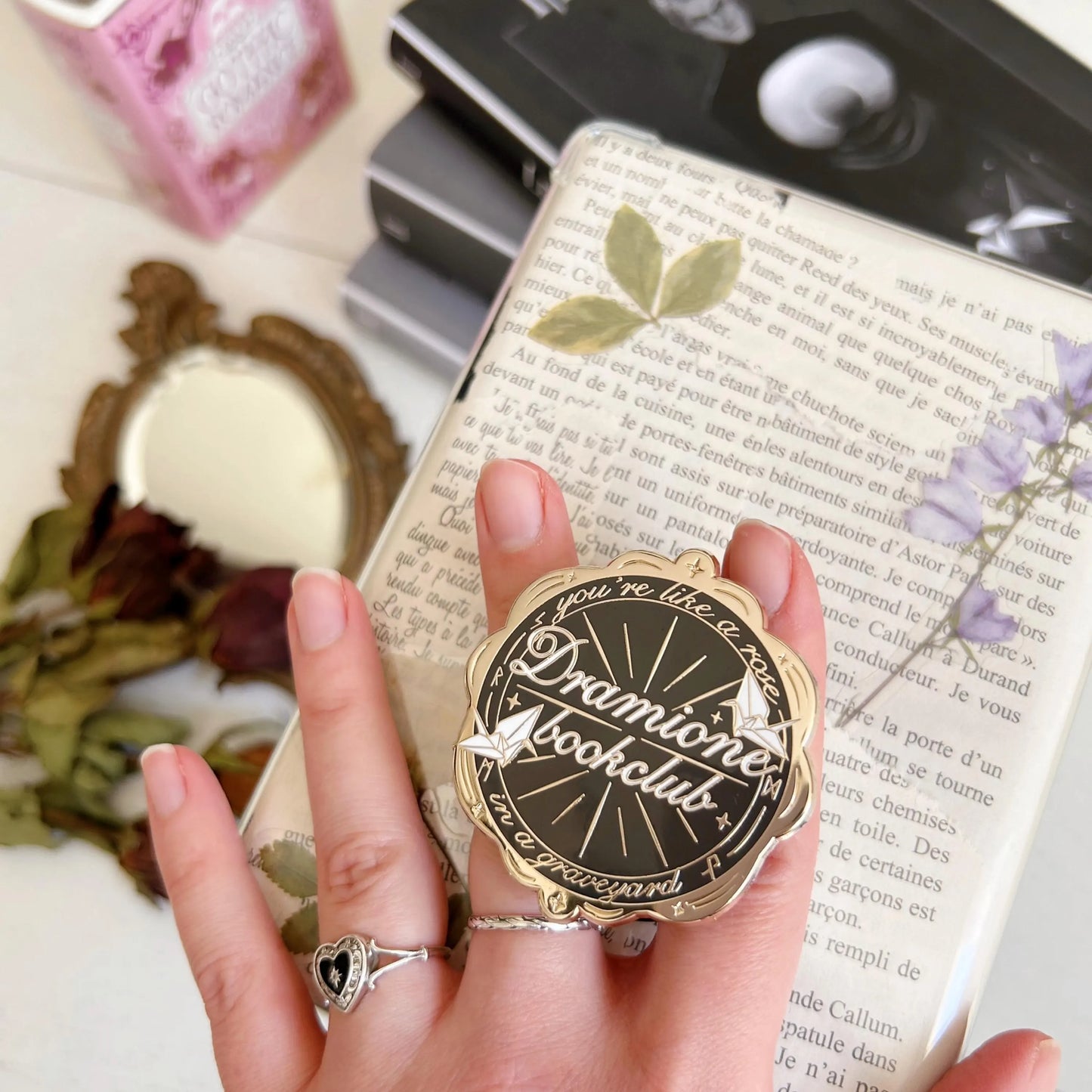 Dramione magnetic grip holder